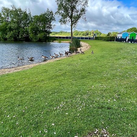 הוילה סאות' סרני Waters Edge, Hoburne Cotswolds מראה חיצוני תמונה