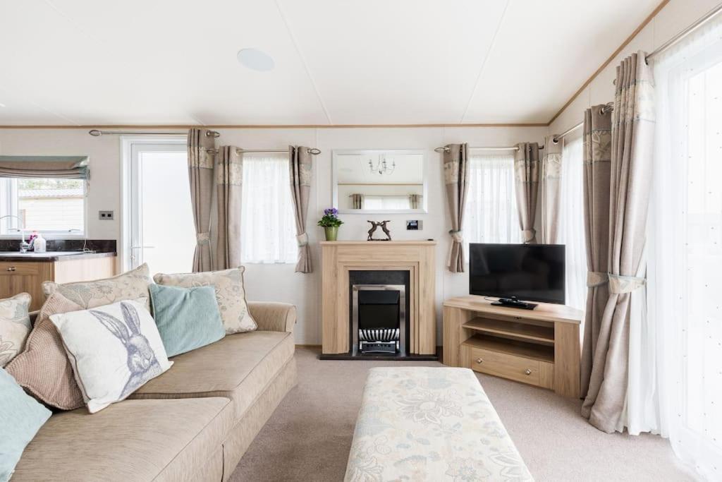 הוילה סאות' סרני Waters Edge, Hoburne Cotswolds מראה חיצוני תמונה