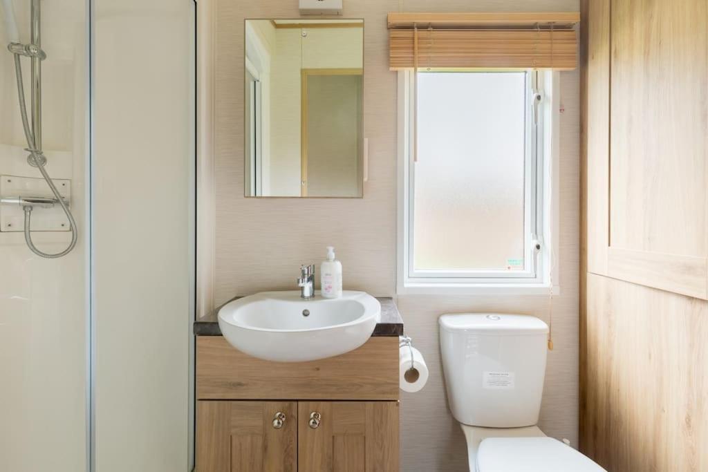 הוילה סאות' סרני Waters Edge, Hoburne Cotswolds מראה חיצוני תמונה