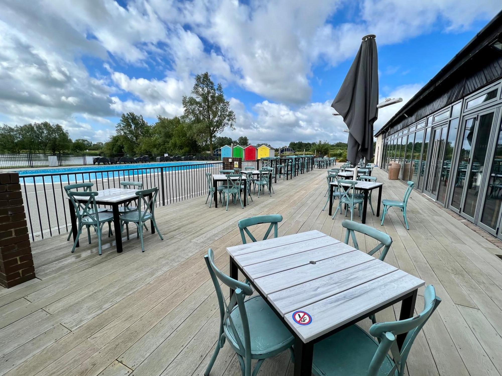 הוילה סאות' סרני Waters Edge, Hoburne Cotswolds מראה חיצוני תמונה